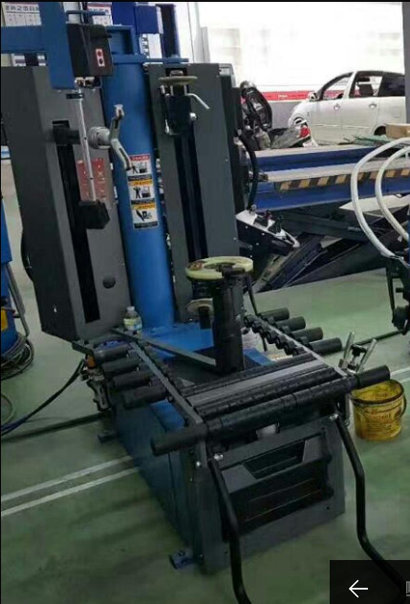 Automatic Car Service Machine to Change Tires