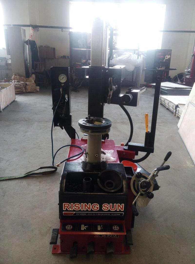 Car Repair Equipment Mobile Tire Changer for Road Service